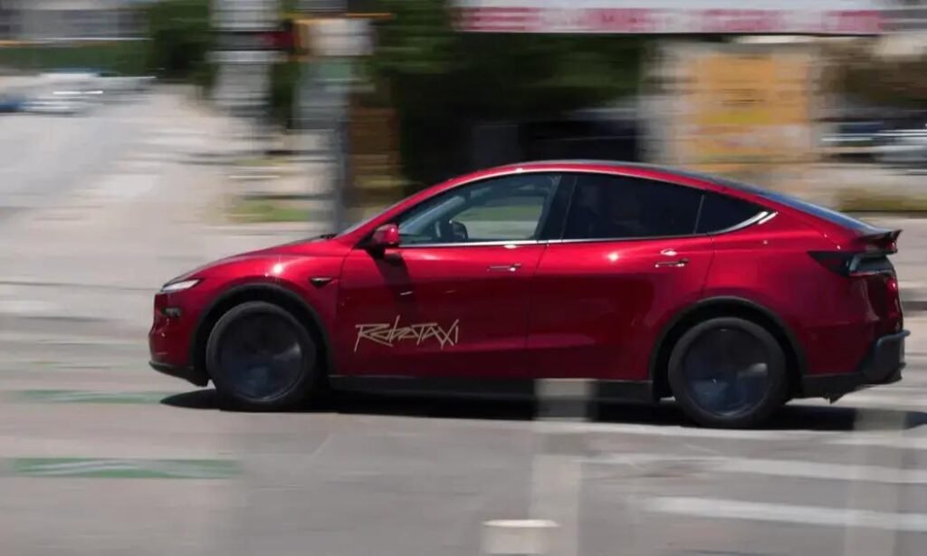 Tesla lança serviço de Robotaxi e valor de mercado dispara em Wall Street